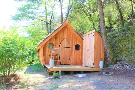 Image hebergement insolite CABANE CHÂTAIGNE PERCHÉE SUR TERRASSE CÉVENOLE
