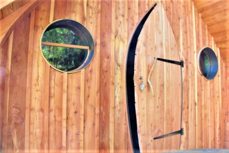 Image hebergement insolite CABANE CHÂTAIGNE PERCHÉE SUR TERRASSE CÉVENOLE