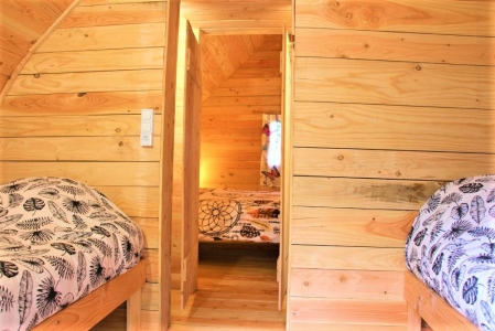 Image hebergement insolite CABANE CHÂTAIGNE PERCHÉE SUR TERRASSE CÉVENOLE