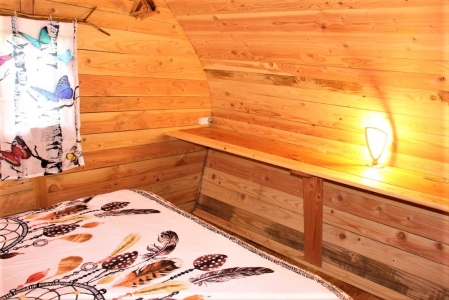 Image hebergement insolite CABANE CHÂTAIGNE PERCHÉE SUR TERRASSE CÉVENOLE