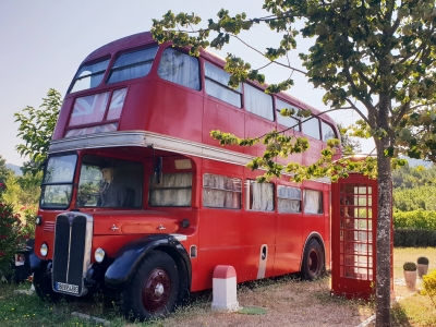 Image principale GîTE DANS UN BUS ANGLAIS DE 1951 AVEC JACUZZI