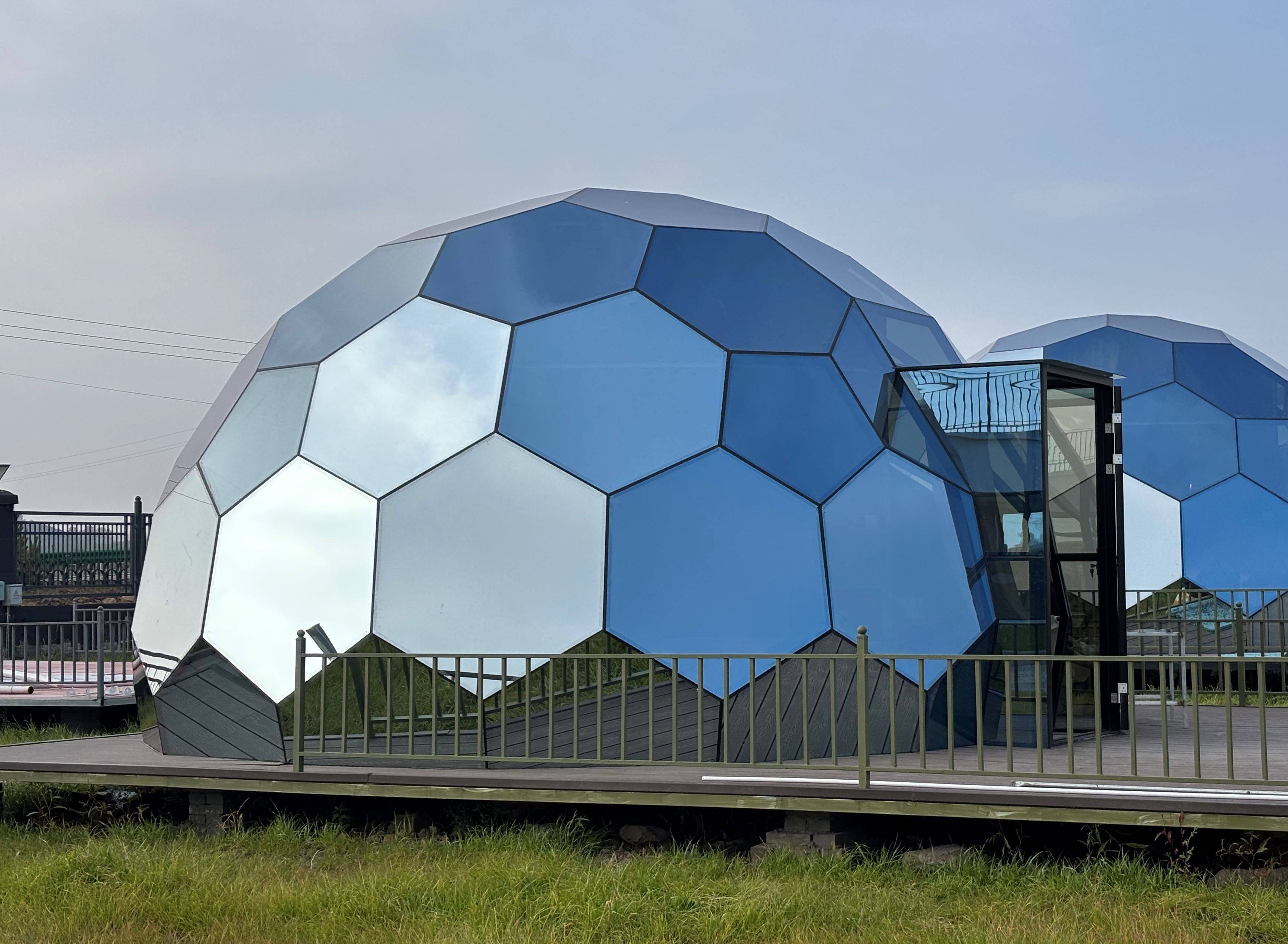 Image constructeur insolite D&ocirc;me de verre