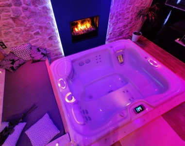 Image hebergement insolite  NUIT SPA CINE (GÎTE DE LUXE)