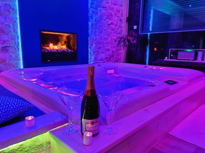 Image hebergement insolite  NUIT SPA CINE (GÎTE DE LUXE)