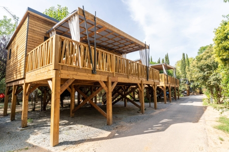 Image hebergement insolite KABANE STREET SUR PILOTIS