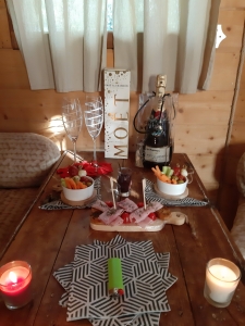 Image hebergement insolite CABANE PERCHÉE SPA PRIVATIF