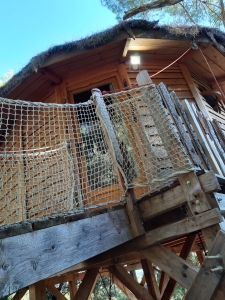 Image hebergement insolite CABANE PERCHÉE SPA PRIVATIF