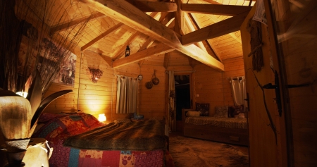 Image hebergement insolite CABANE PERCHÉE SPA PRIVATIF