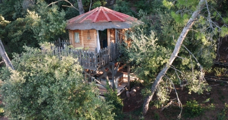 Image hebergement insolite CABANE PERCHÉE SPA PRIVATIF
