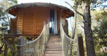 Image hebergement insolite CABANE PERCHÉE SPA PRIVATIF
