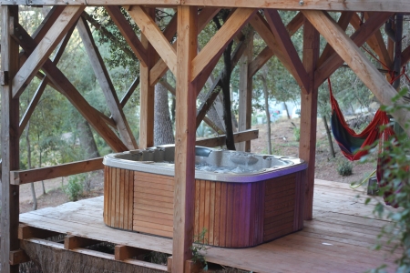 Image hebergement insolite CABANE PERCHÉE SPA PRIVATIF