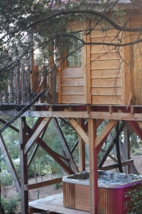 Image hebergement insolite CABANE PERCHÉE SPA PRIVATIF