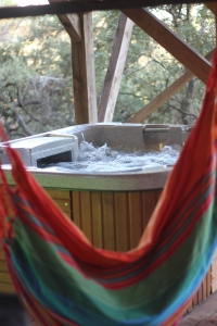 Image hebergement insolite CABANE PERCHÉE SPA PRIVATIF