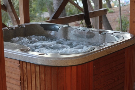 Image hebergement insolite CABANE PERCHÉE SPA PRIVATIF
