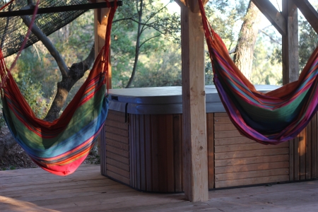 Image hebergement insolite CABANE PERCHÉE SPA PRIVATIF