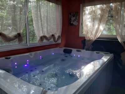 Image hebergement insolite WIGWAM PERCHÉ SPA PRIVATIF