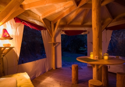Image hebergement insolite WIGWAM PERCHÉ SPA PRIVATIF