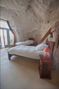 Image hebergement insolite HISTOIRE, TROGLO, ENTRE LOIRE ET VIGNES, AU COIN DU FEU