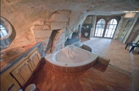 Image hebergement insolite HISTOIRE, TROGLO, ENTRE LOIRE ET VIGNES, AU COIN DU FEU