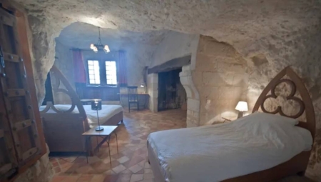 Image hebergement insolite HISTOIRE, TROGLO, ENTRE LOIRE ET VIGNES, AU COIN DU FEU