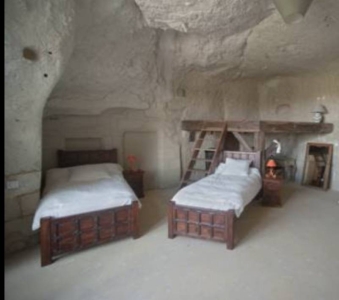 Image hebergement insolite HISTOIRE, TROGLO, ENTRE LOIRE ET VIGNES, AU COIN DU FEU