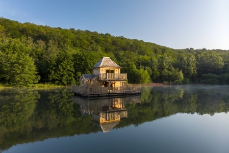 Image hebergement insolite LA CABANE FLOTTANTE SPA