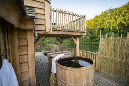 Image hebergement insolite LA CABANE FLOTTANTE SPA