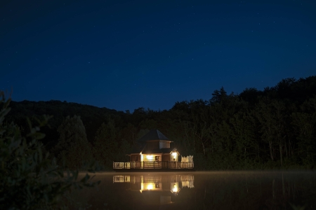 Image hebergement insolite LA CABANE FLOTTANTE SPA