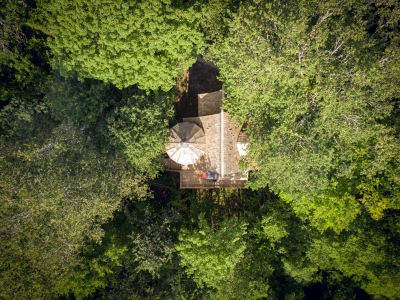 Image hebergement insolite LA CABANE FÉERIQUE SPA
