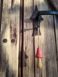 Image hebergement insolite MÉLUSINE, CHARMANTE CABANE CACHÉE DANS LA COLLINE 