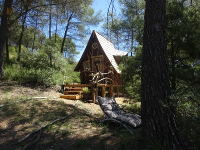 Image hebergement insolite MÉLUSINE, CHARMANTE CABANE CACHÉE DANS LA COLLINE 