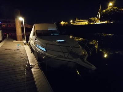 Image hebergement insolite SÉJOUR INSOLITE SUR UN YACHT. BATEAU HÔTEL À QUAI.