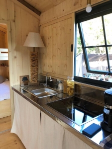 Image hebergement insolite LES CABANES LODGES DES CABANES DE JEANNE 