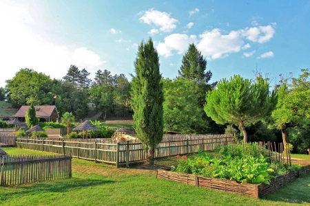 Image hebergement insolite LA PRADELA - TINY HOUSE AVEC JACUZZI DES CABANES DE JEANNE
