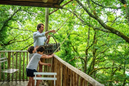 Image hebergement insolite LES CABANES PERCHÉES AUX CABANES DE JEANNE