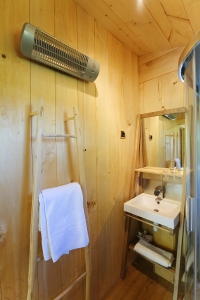 Image hebergement insolite LES CABANES PERCHÉES AUX CABANES DE JEANNE