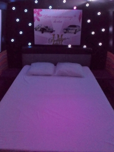 Image hebergement insolite LE BUS VIP STAR DU CAMPING LE HAUT VILLAGE