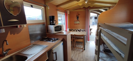 Image hebergement insolite LES ROULOTTES DU CAMPING LE HAUT VILLAGE