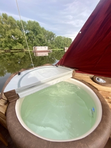 Image hebergement insolite TOUE CABANÉE SPA