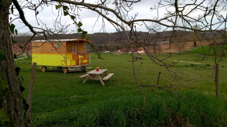 Image hebergement insolite NUIT EN ROULOTTE À LA FERME