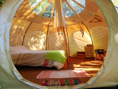 Image hebergement insolite CHÂTAIGNE ÉTOILÉE EN BORD DE RIVIERE