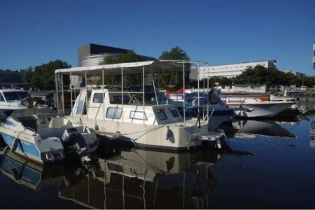 Image hebergement insolite BATEAU À MOTEUR - NAVIBONHEUR
