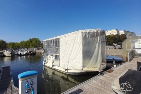 Image hebergement insolite BATEAU À MOTEUR - NAVIBONHEUR