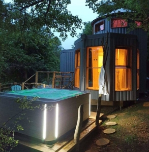 Image hebergement insolite LODGE SIRUS & SPA