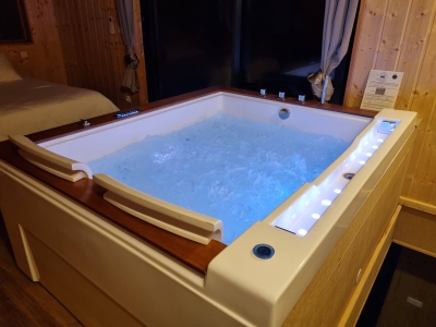 Image hebergement insolite LODGE CORYDALIS & SPA