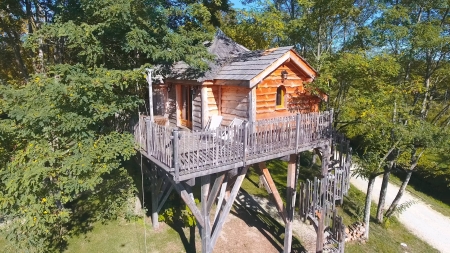 Image hebergement insolite CHÂTEAU DANS LES ARBRES