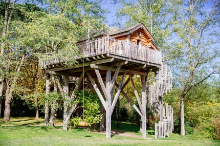 Image hebergement insolite CHÂTEAU DANS LES ARBRES