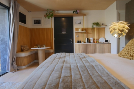 Image hebergement insolite BIEN LOIN D'ICI - SPA