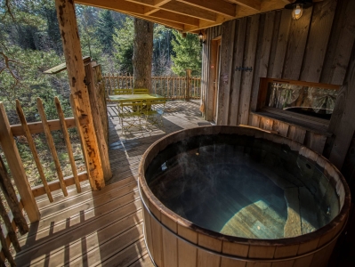 Image hebergement insolite CABANE DE LUXE L'AVANCÉE NATURE