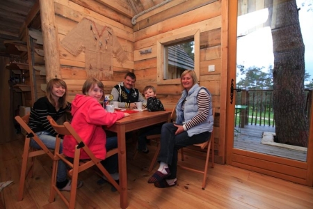 Image hebergement insolite CABANE COSY LA TOUR
